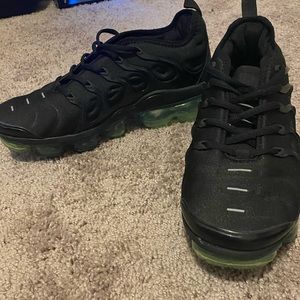 Nike Air Vapormax “Black Volt” size 7men
